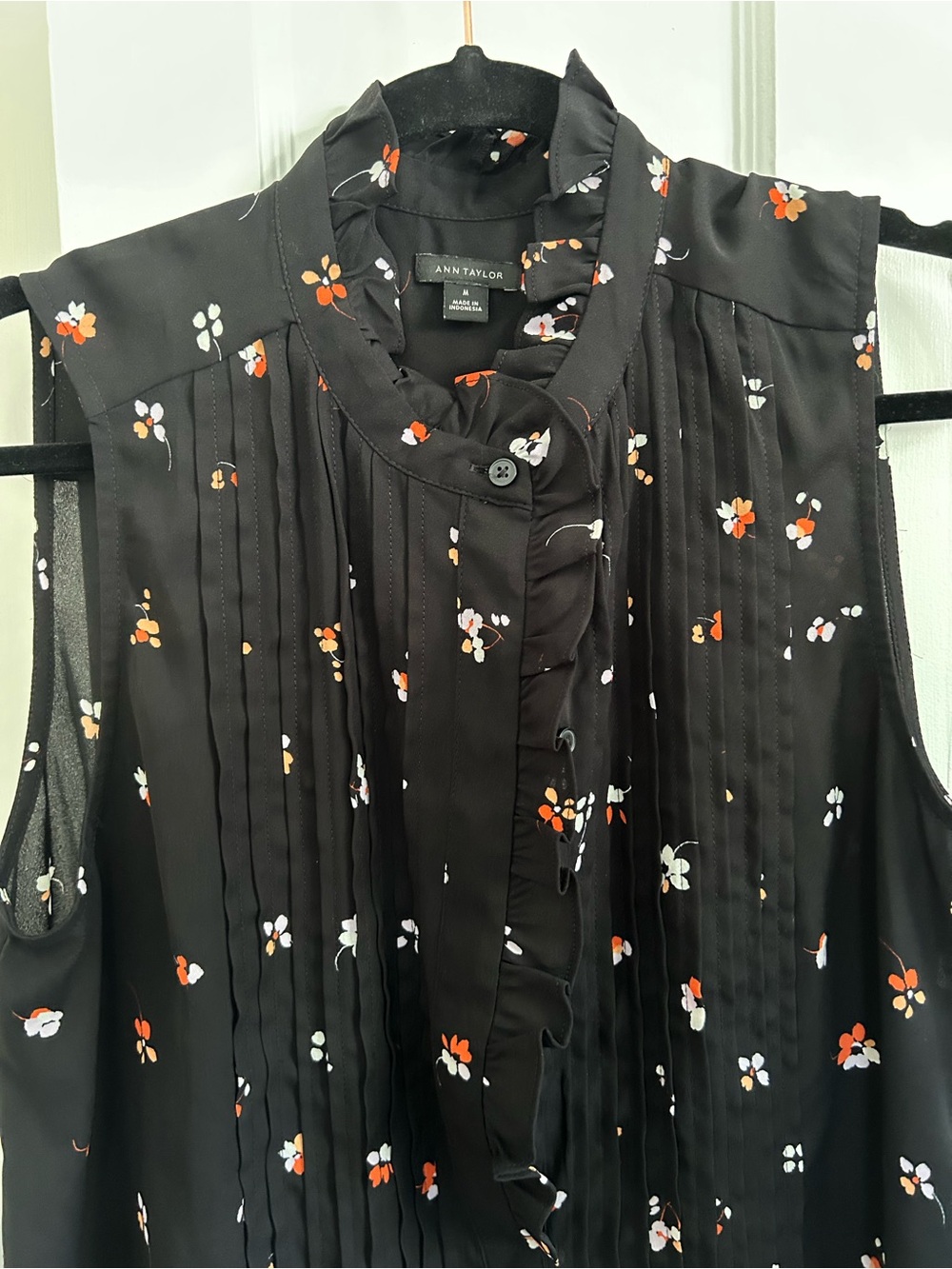 Ann Taylor Black Sleeveless Floral Pintuck Blouse